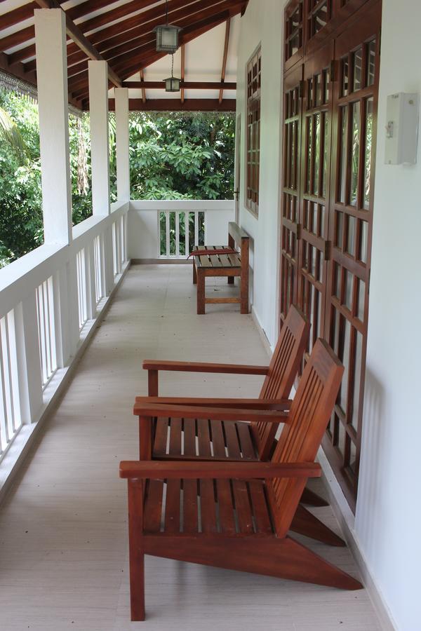 ラトゥナプラ ジェム フィールド レスト Bed & Breakfast エクステリア 写真